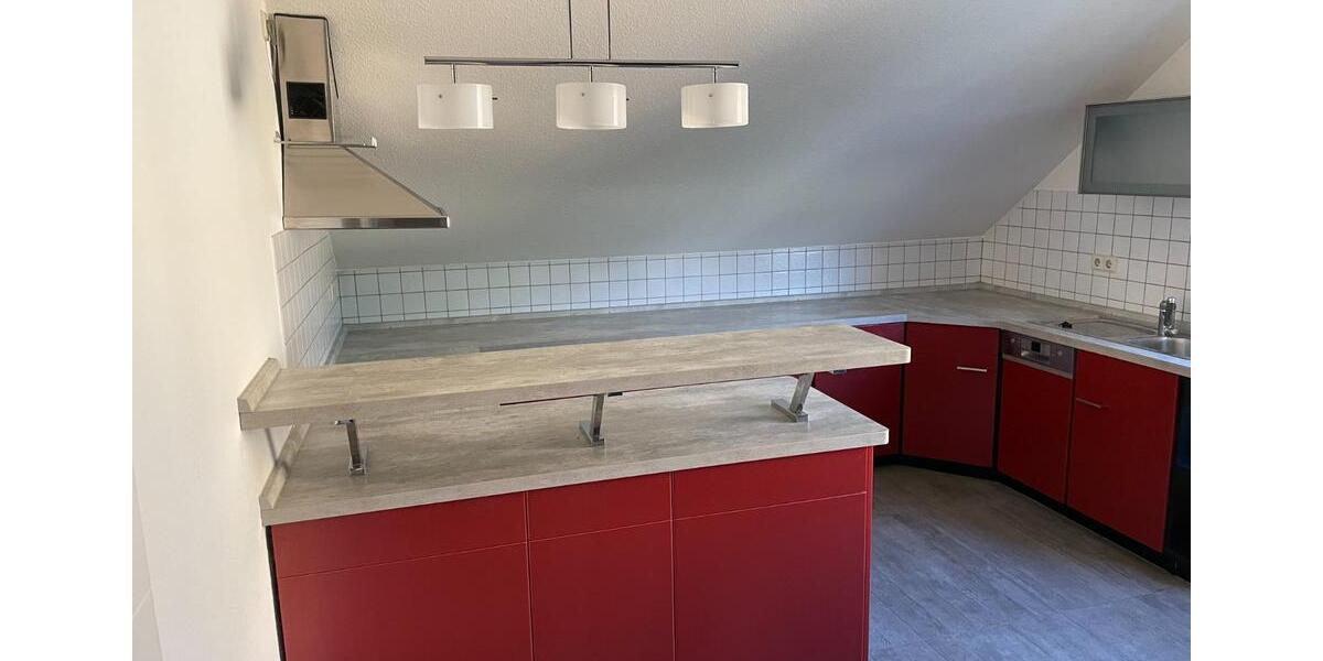 Schöne 3-Raum-Dachgeschosswohnung mit Einbauküche und Stellplatz 3 zimmer