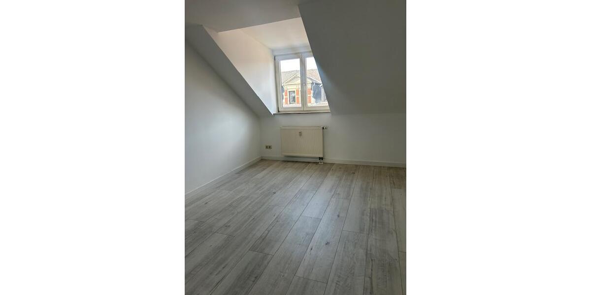 Dachgeschoßwohnung Chemnitz - 2 Zimmer, 61 m&sup2;, 365&euro; | Angebot:26665625