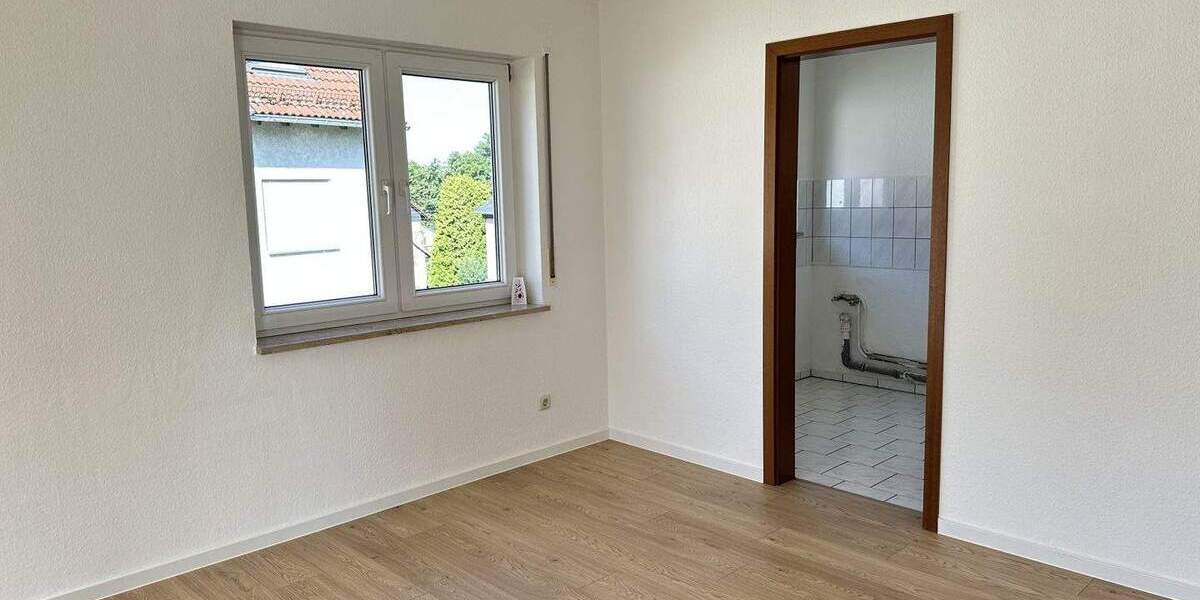 Frisch renoviert! 2-Raumwhg. mit Balkon, TG-Stpl. (duplex, saniert), Neubau 1997! Leerstand! 2 zimmer