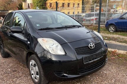 Toyota Yaris 120.000 km 2.700 &euro; Chemnitz 09114
