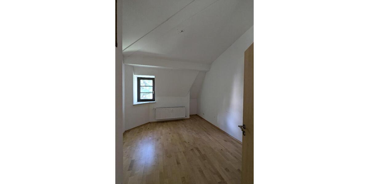Dachgeschoßwohnung Chemnitz Altendorf - 5 Zimmer, 280 m&sup2;, 1.450&euro; | Angebot:26087623