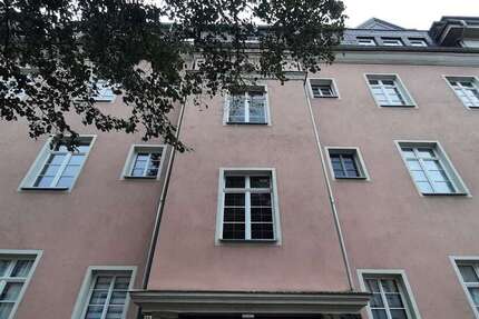 Gut vermietete Eigentumswohnung in gepflegtem Mehrfamilienhaus in Seitenstraßenlage 2 zimmer