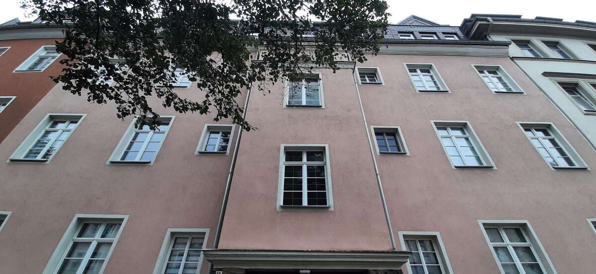 Gut vermietete Eigentumswohnung in gepflegtem Mehrfamilienhaus in Seitenstraßenlage 2 zimmer