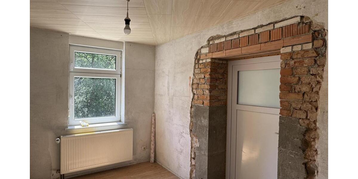Teilsaniertes 2- Familienhaus mit Ausbaureserve und großem Grundstück in ruhiger Lage! - Zweifamilienhaus Waldheim | Angebot:26905386