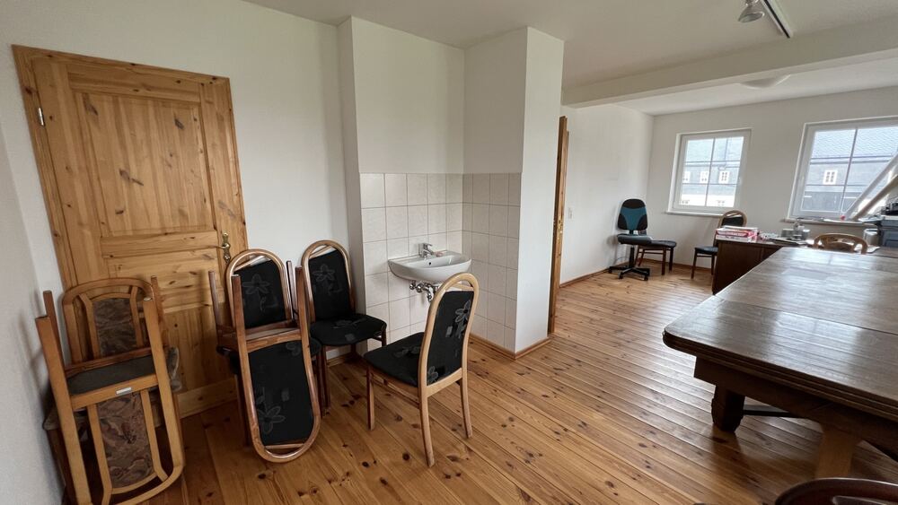 Willkommen in unseren liebevoll sanierten Büroräumen im Herzen von Altmittweida! 5 zimmer