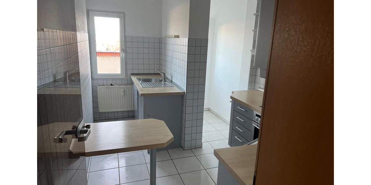 Schöne 2 Raum Dachgeschosswohnung mit Balkon , Einbauküche und 2 zimmer