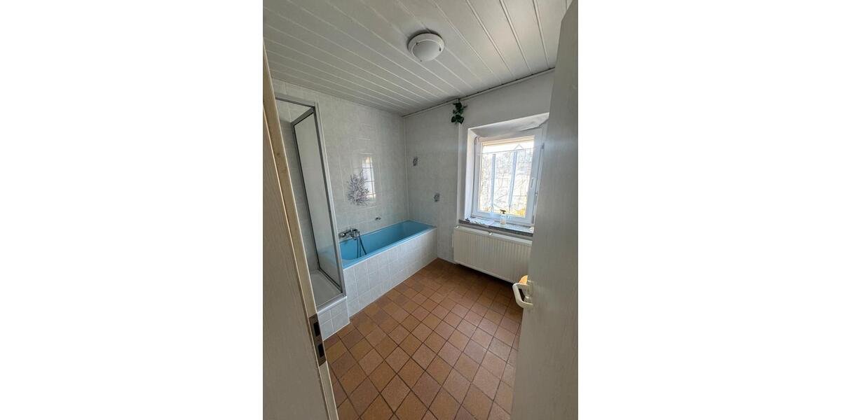 Einfamilienhaus Hohenstein-Ernstthal Ernstthal - 10 Zimmer, 140 m&sup2;, 63.000&euro; | Angebot:27280342