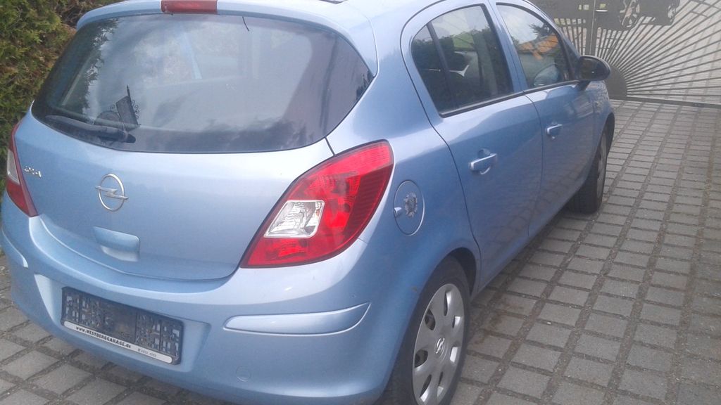 Opel Corsa 169.050 km 2.200 &euro; Glauchau 08371
