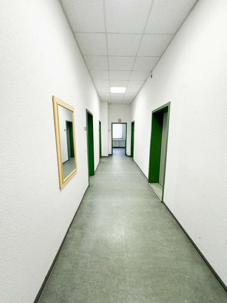 Büro in Chemnitz Siegmar 864 € 180 m²