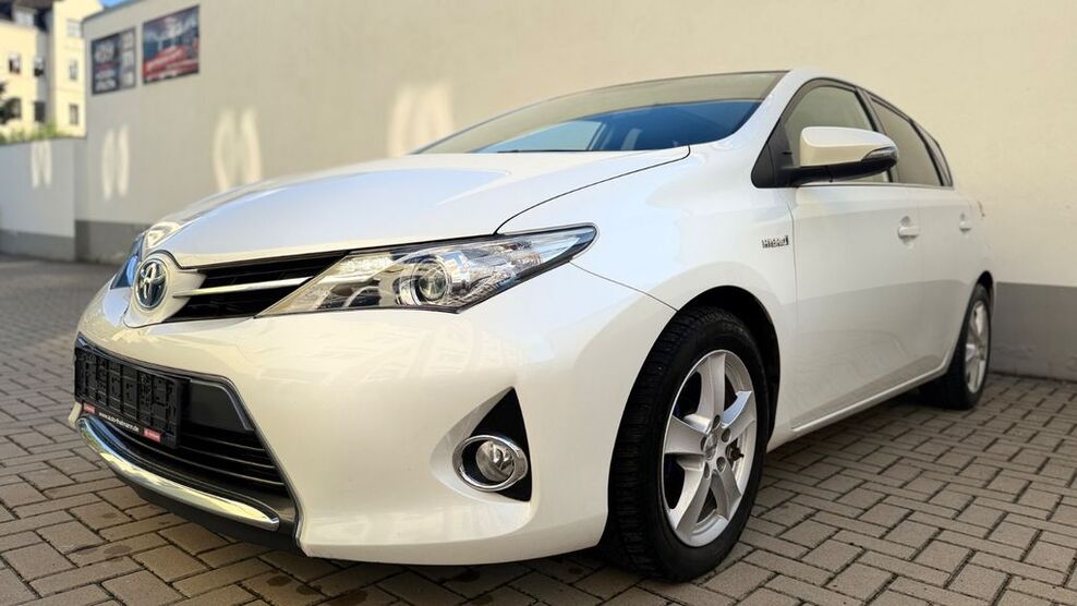 Toyota Auris 143.853 km 10.999 € Chemnitz 09130