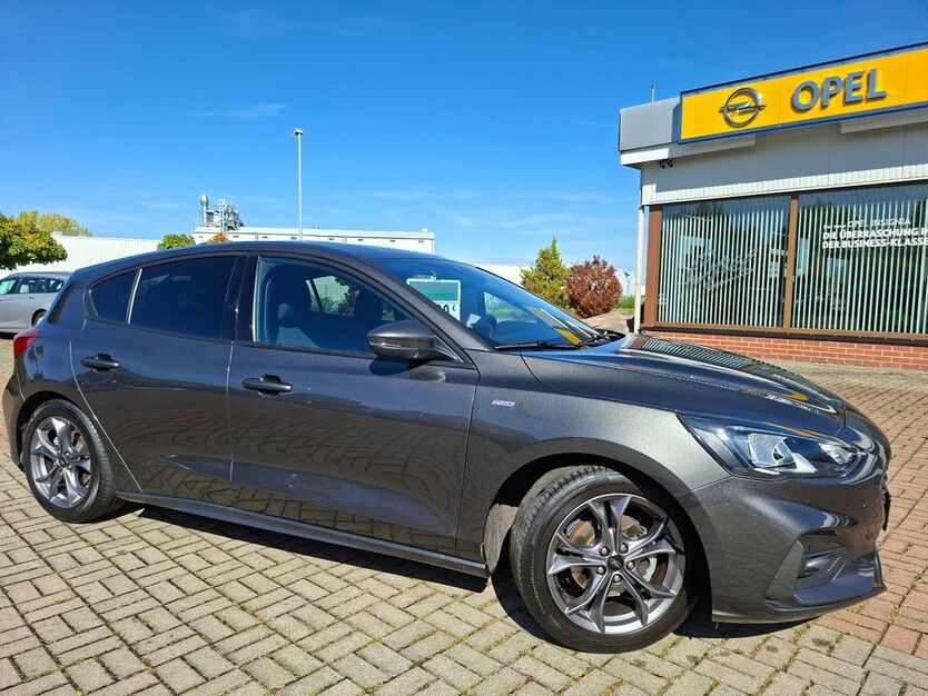 Ford Focus 66.900 km 13.490 € Hainichen 09661