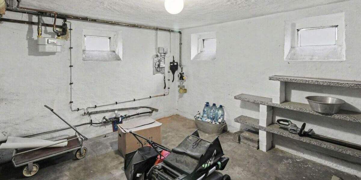 Modernisierungsbedürftiges Einfamilienhaus mit großem Grundstück in Chemnitz Grüna 5 zimmer