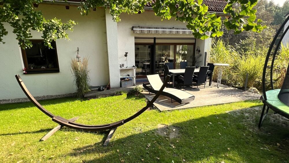 Lebensfreude pur – stilvolles Einfamilienhaus mit Einliegerwohnung und Sonnenterrasse 6 zimmer