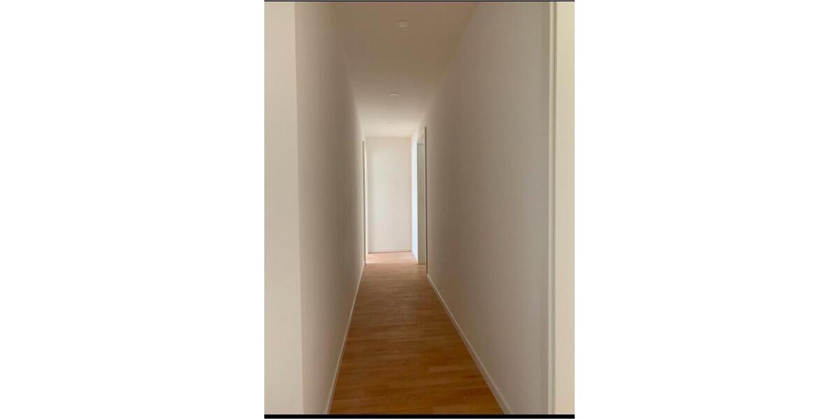 Dachgeschoßwohnung Hohenstein-Ernstthal Ernstthal - 4 Zimmer, 83 m&sup2;, 39.000&euro; | Angebot:26286121