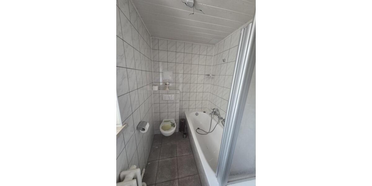 Charmante Doppelhaushälfte mit Potenzial in Limbach-Oberfrohna! 9 zimmer