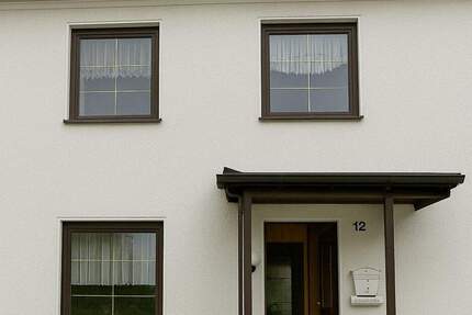 Doppelhaushälfte in Chemnitz-Siegmar: Einfamilienhaus, 4-Raum, Wintergarten, Garage & Ausbaureserve 5 zimmer