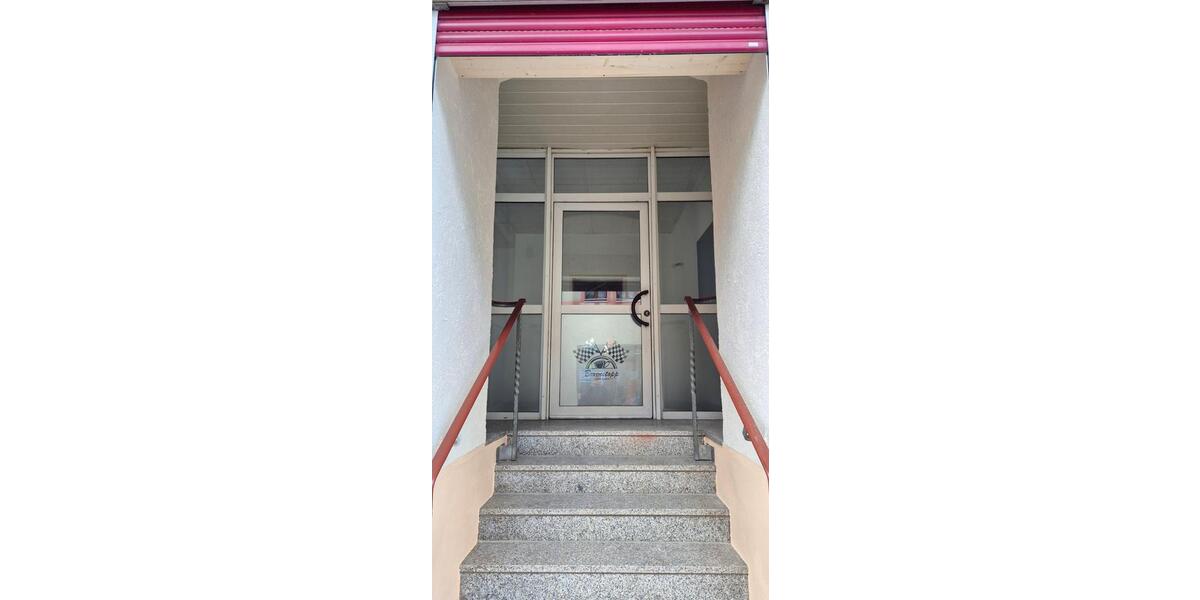 Kosmetikstudio? Tattoostudio? Maklerbüro? (Eis-) Café? Bistro? Tolle Gewerbefläche (100 m²) im Zentrum von Lößnitz! zimmer