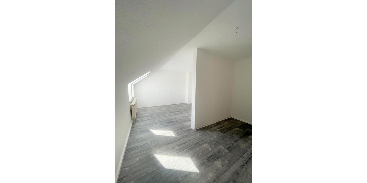 Dachgeschoßwohnung Hohenstein-Ernstthal Ernstthal - 2 Zimmer, 59 m&sup2;, 295&euro; | Angebot:26477145