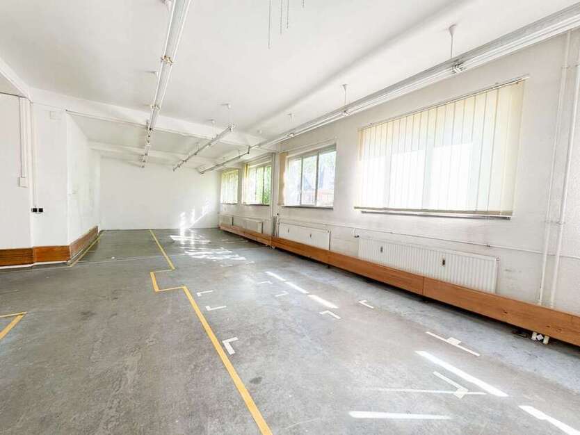 Halle in Chemnitz Siegmar 540 € 180 m²
