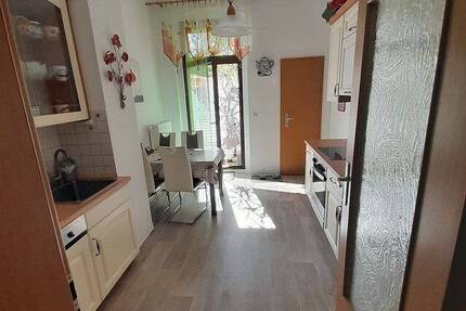 Großzügige Stadtwohnung, vermietet und mit Aufzug 3 zimmer