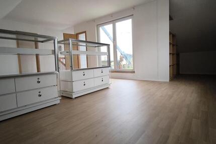 4 Zimmer Wohung mit Dachterrasse, Badewanne & Dusche + Gäste-WC, PKW-Stellplatz, Jan. mietfrei! 4 zimmer