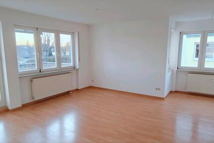 ruhige, helle 3-Zimmer Wohnung mit Einbauküche, Balkon und Garage 3 zimmer