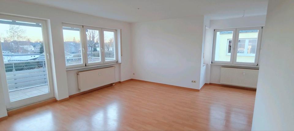 ruhige, helle 3-Zimmer Wohnung mit Einbauküche, Balkon und Garage 3 zimmer