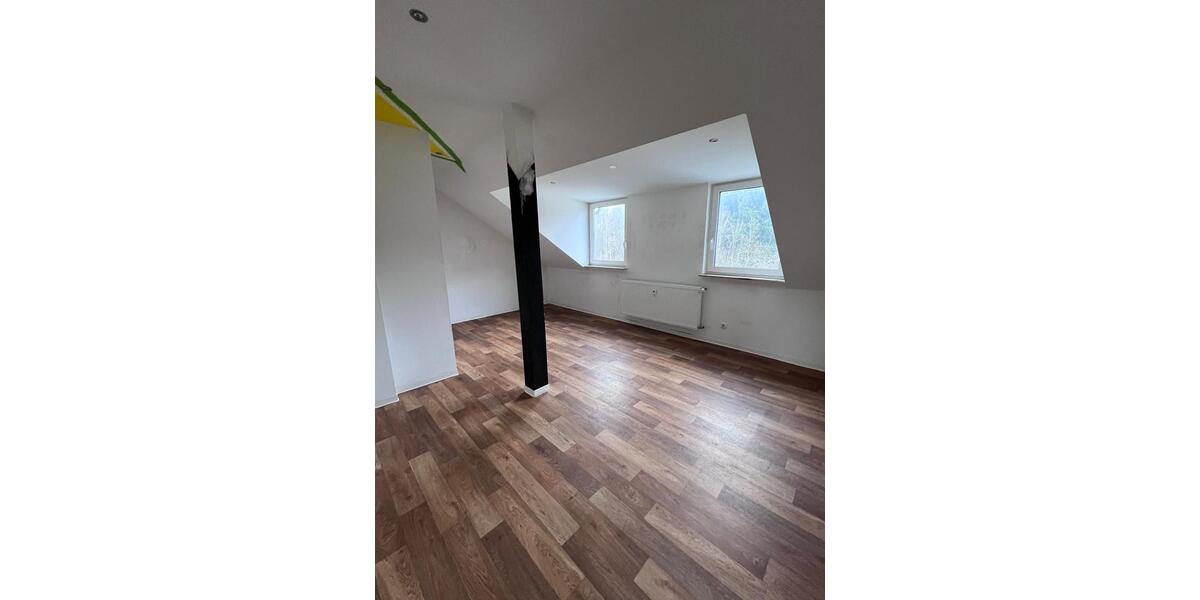 Dachgeschoßwohnung Oelsnitz (Erzgebirge) - 2 Zimmer, 56 m&sup2;, 295&euro; | Angebot:26301251