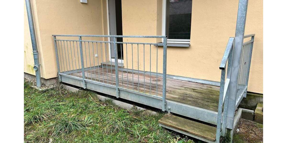 HOCHWERTIGE WOHNUNG MIT PARKETT, FUßBODENHEIZUNG, BALKON MIT GARTENANTEIL SOWIE EBK 3 zimmer