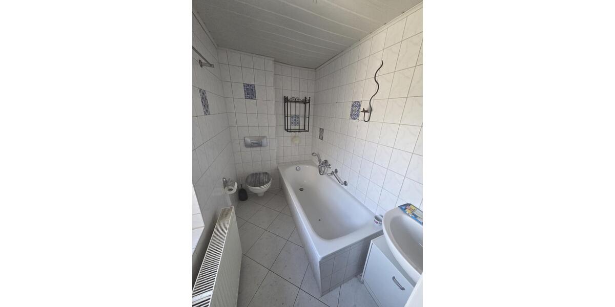 Charmante Doppelhaushälfte mit Potenzial in Limbach-Oberfrohna! 9 zimmer