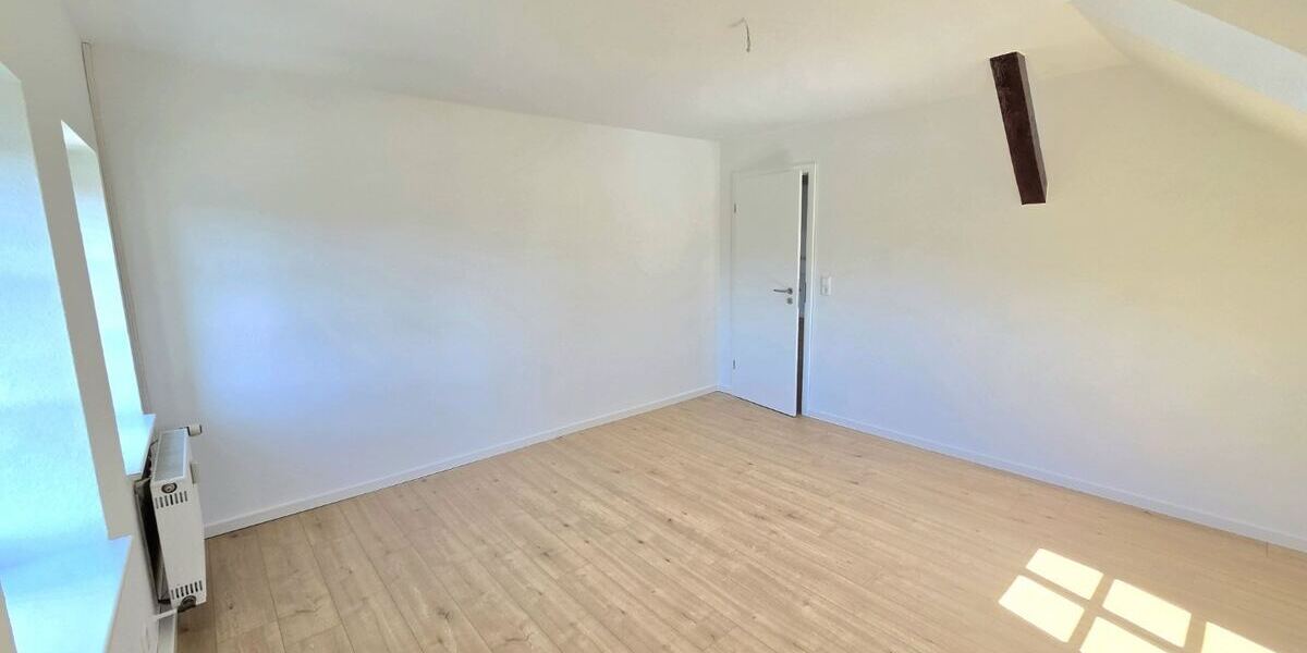 Viel Platz unterm Dach: 5‑Zimmer-Wohnung mit Sichtbalken & Tageslichtbad! - Etagenwohnung Chemnitz Gablenz | Angebot:26674854