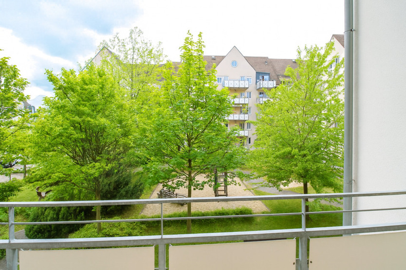 1. MONAT MIETFREI! 2-Zi. mit Balkon & Aufzug · Toplage · ab 01.12. · nur 350 € zimmer