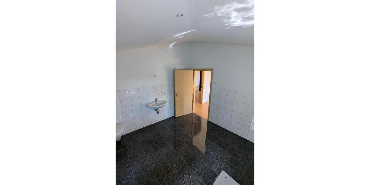 Dachgeschoßwohnung Chemnitz Altendorf - 5 Zimmer, 280 m&sup2;, 1.450&euro; | Angebot:26087623