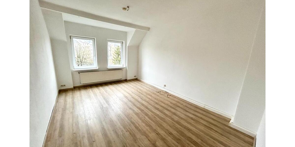Dachgeschoßwohnung Chemnitz Ebersdorf - 3 Zimmer, 75 m&sup2;, 425&euro; | Angebot:25635710