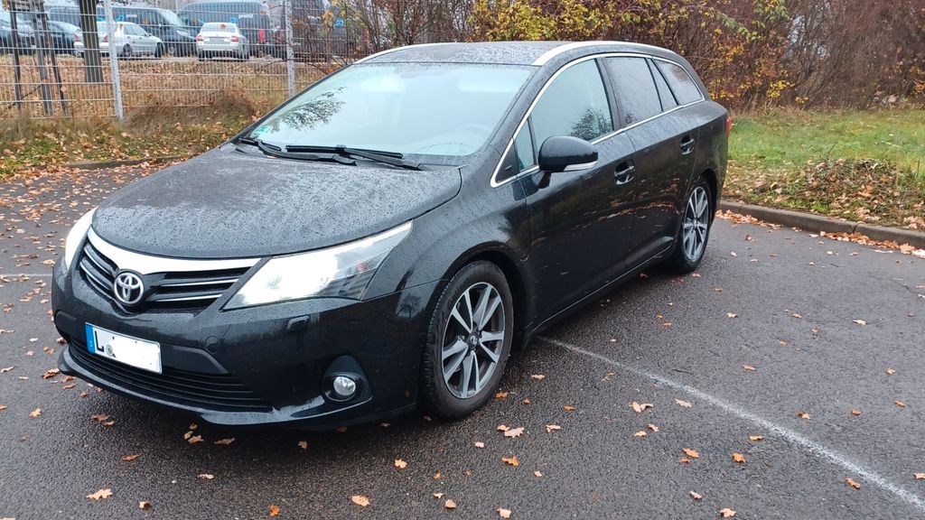 Toyota Avensis 135.000 km 9.300 &euro; Hohenstein Ernsthal 09337