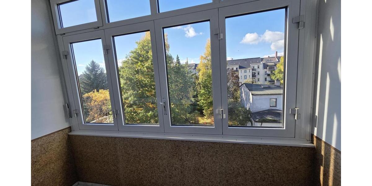 Großzügige 4-Zimmer-Wohnung mit Balkon Loggia! 4 zimmer