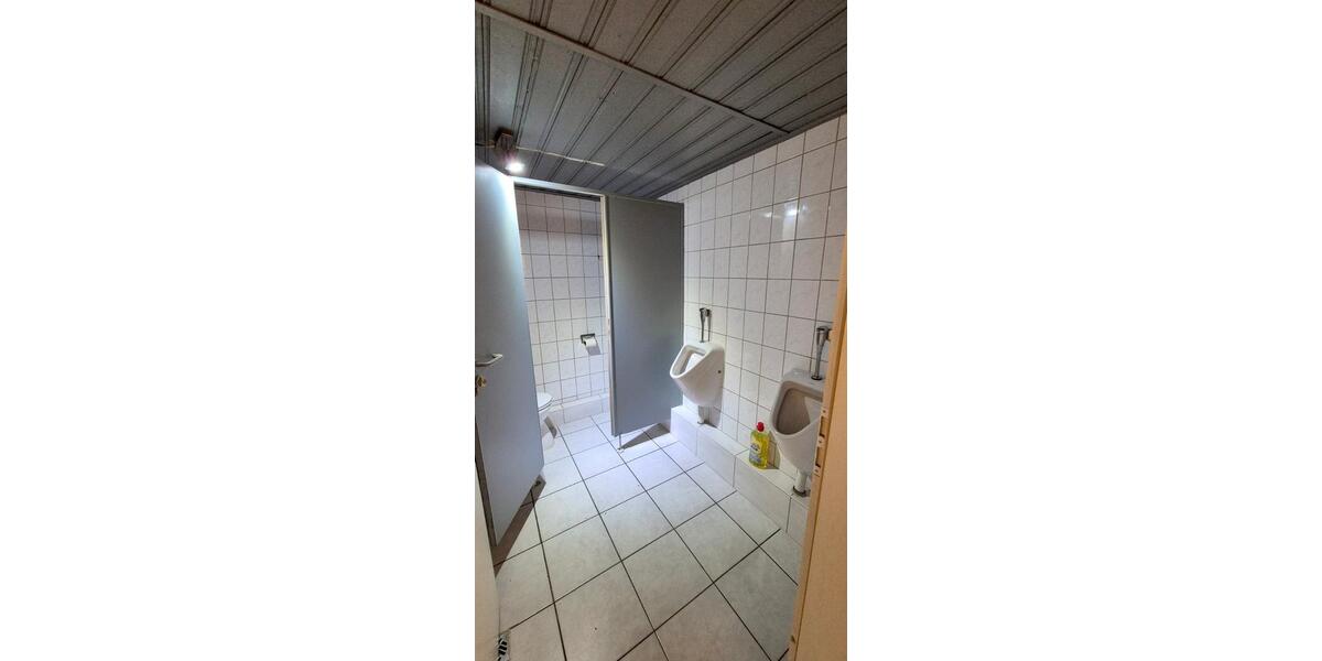 Kosmetikstudio? Tattoostudio? Maklerbüro? (Eis-) Café? Bistro? Tolle Gewerbefläche (100 m²) im Zentrum von Lößnitz! zimmer