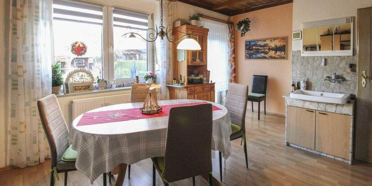 Ab Frühsommer bezugsfreies Reihenmittelhaus mit Garten und 2 Stellplätzen in Borna Heinersdorf 5 zimmer