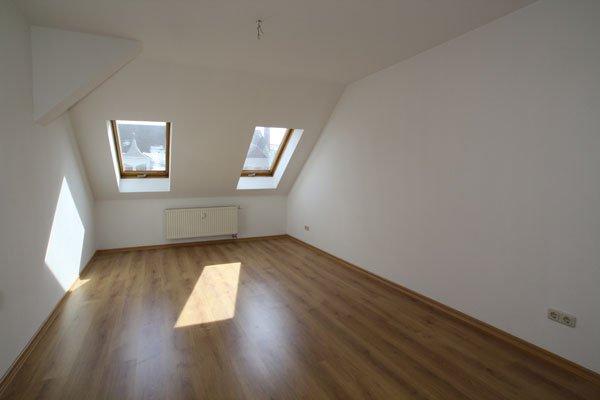 Dachgeschoßwohnung Chemnitz Kapellenberg - 3 Zimmer, 73 m&sup2;, 360&euro; | Angebot:26382771