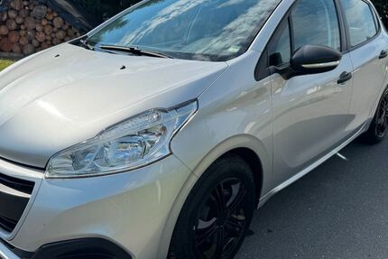 Peugeot 208 52.200 km 2.200 &euro; Mittweida 09648