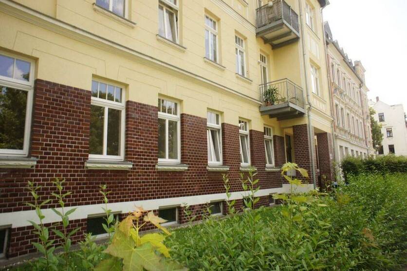 Wohnen im Dachgeschoss - Bad mit Dusche - frei ab 1.9.25