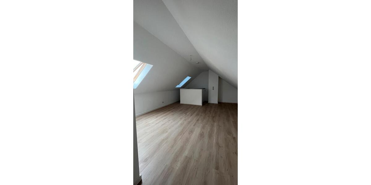 Dachgeschoßwohnung Chemnitz Ebersdorf - 3 Zimmer, 75 m&sup2;, 350&euro; | Angebot:26491952